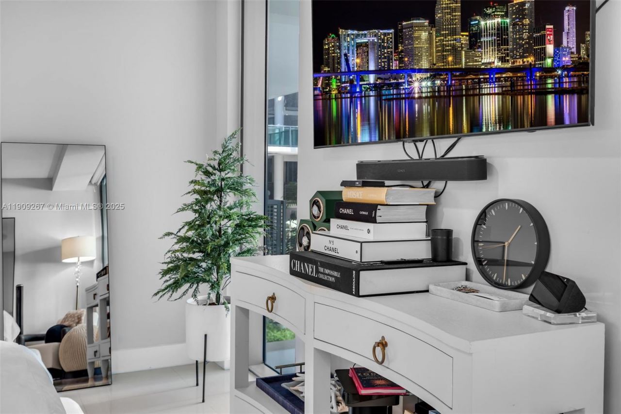 6000 Collins Ave, Unit 134, Miami Beach, FL 33140 Photo