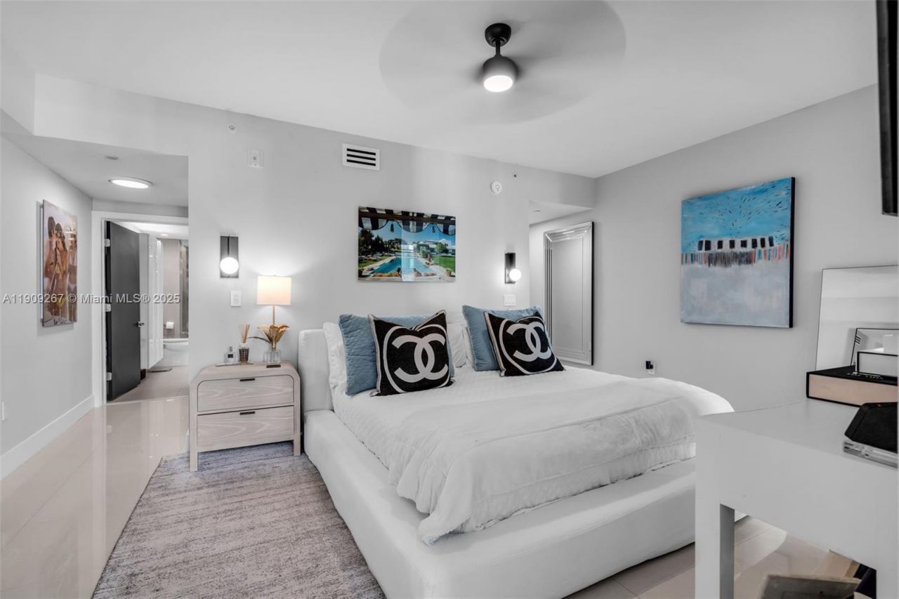 6000 Collins Ave, Unit 134, Miami Beach, FL 33140 Photo