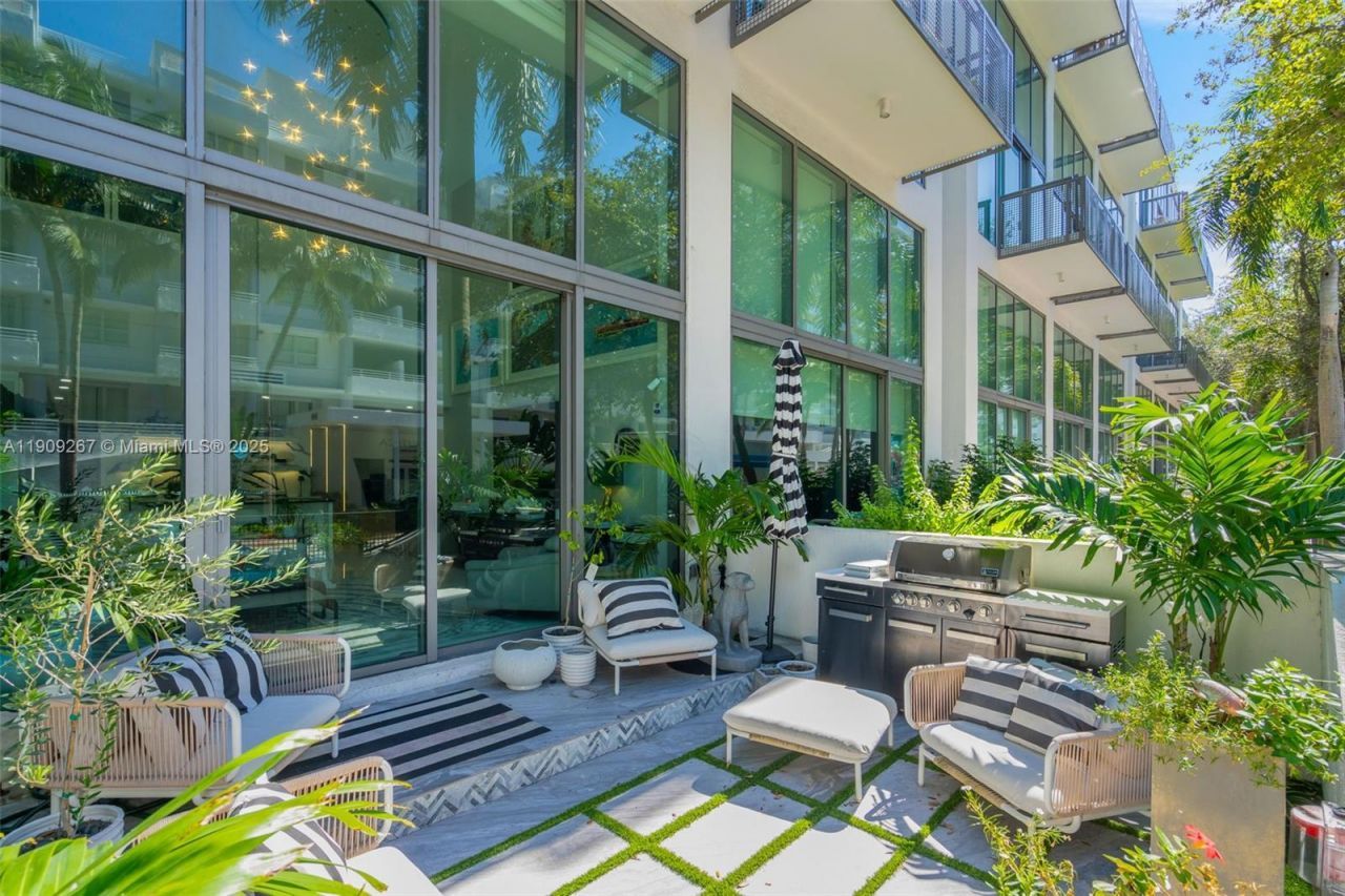 6000 Collins Ave, Unit 134, Miami Beach, FL 33140 Photo