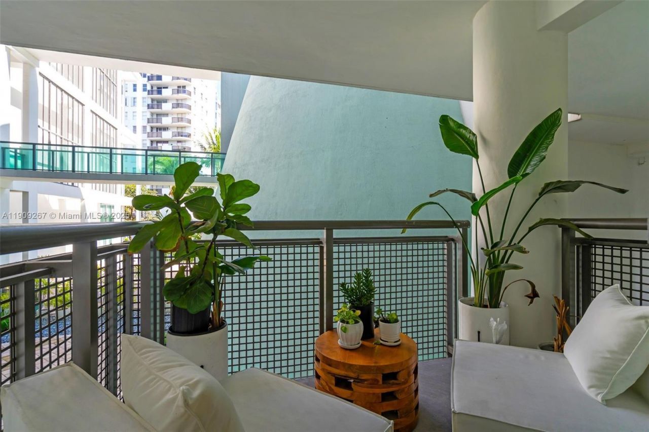 6000 Collins Ave, Unit 134, Miami Beach, FL 33140 Photo