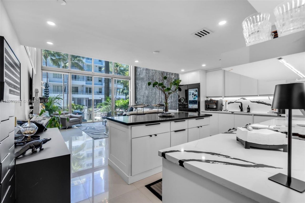 6000 Collins Ave, Unit 134, Miami Beach, FL 33140 Photo