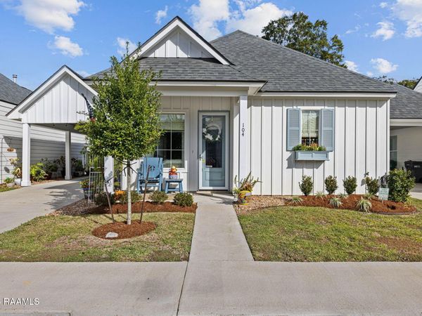 104 Satsuma Drive, Youngsville, LA 70592