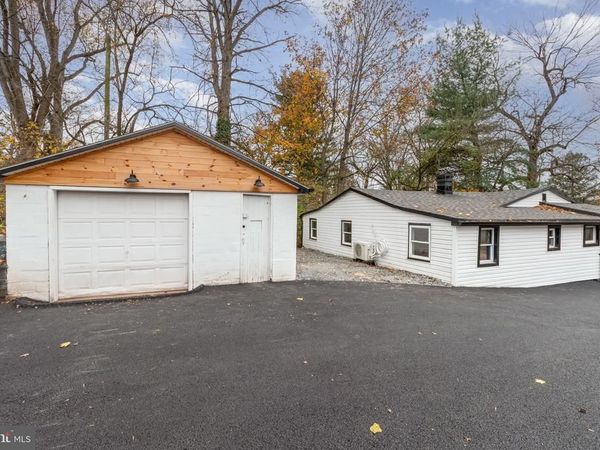 2132 LOG CABIN ROAD, YORK, PA 17408