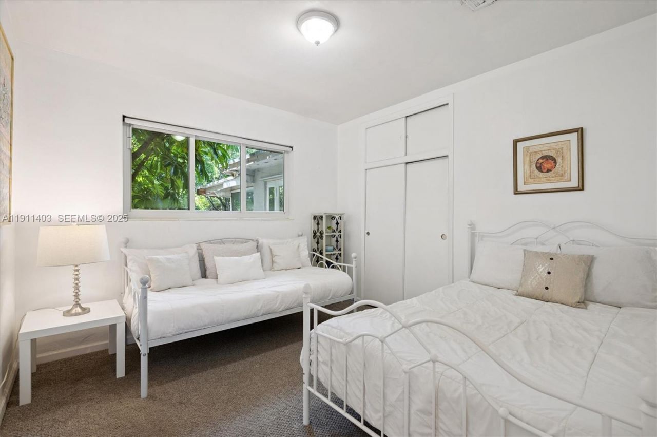 630 NE 175th St, Miami, FL 33162 Photo