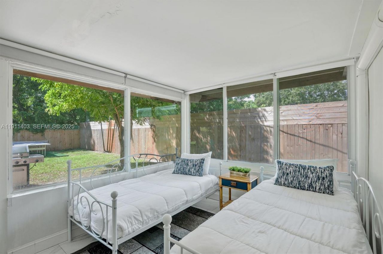 630 NE 175th St, Miami, FL 33162 Photo