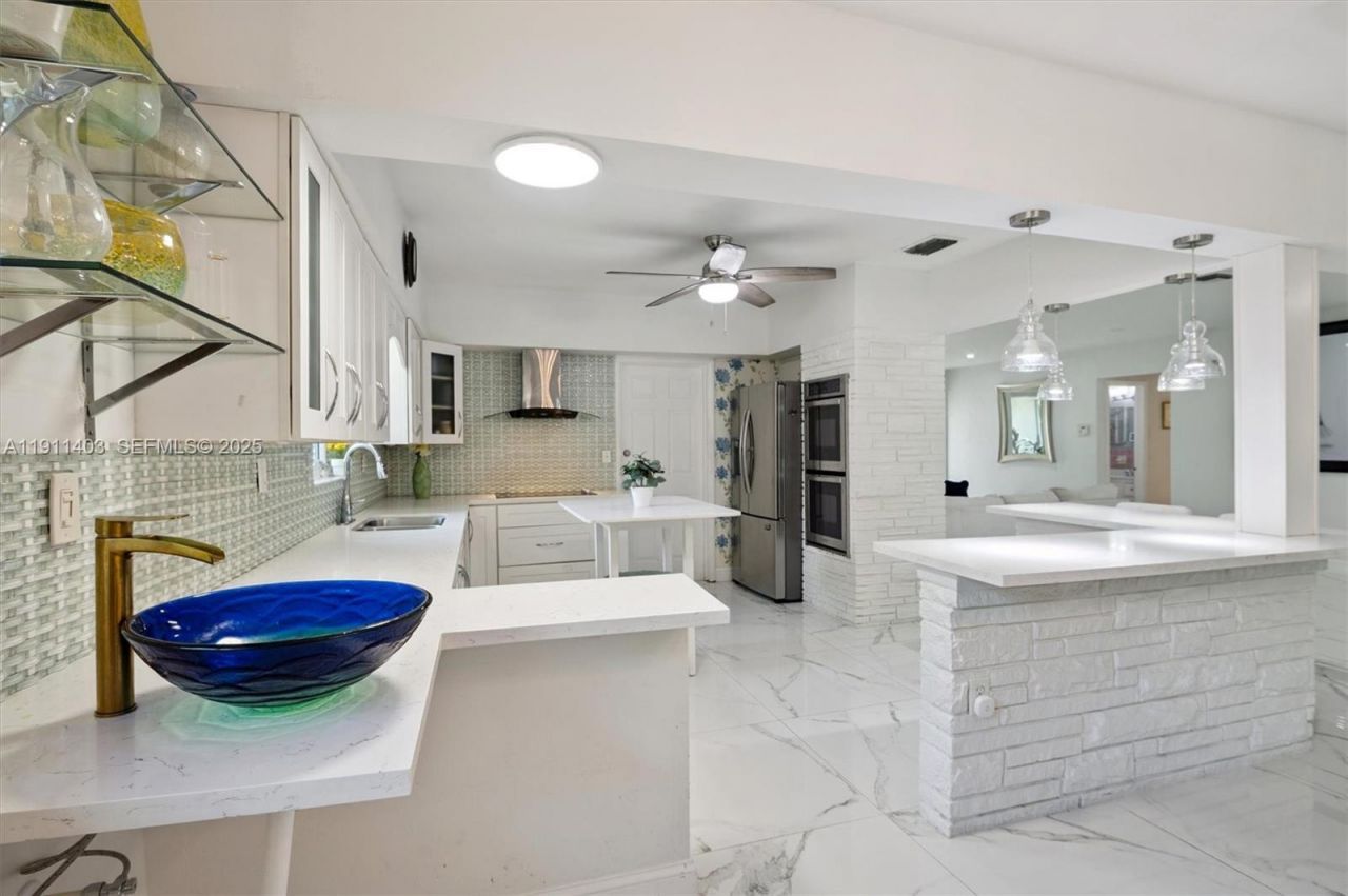 630 NE 175th St, Miami, FL 33162 Photo