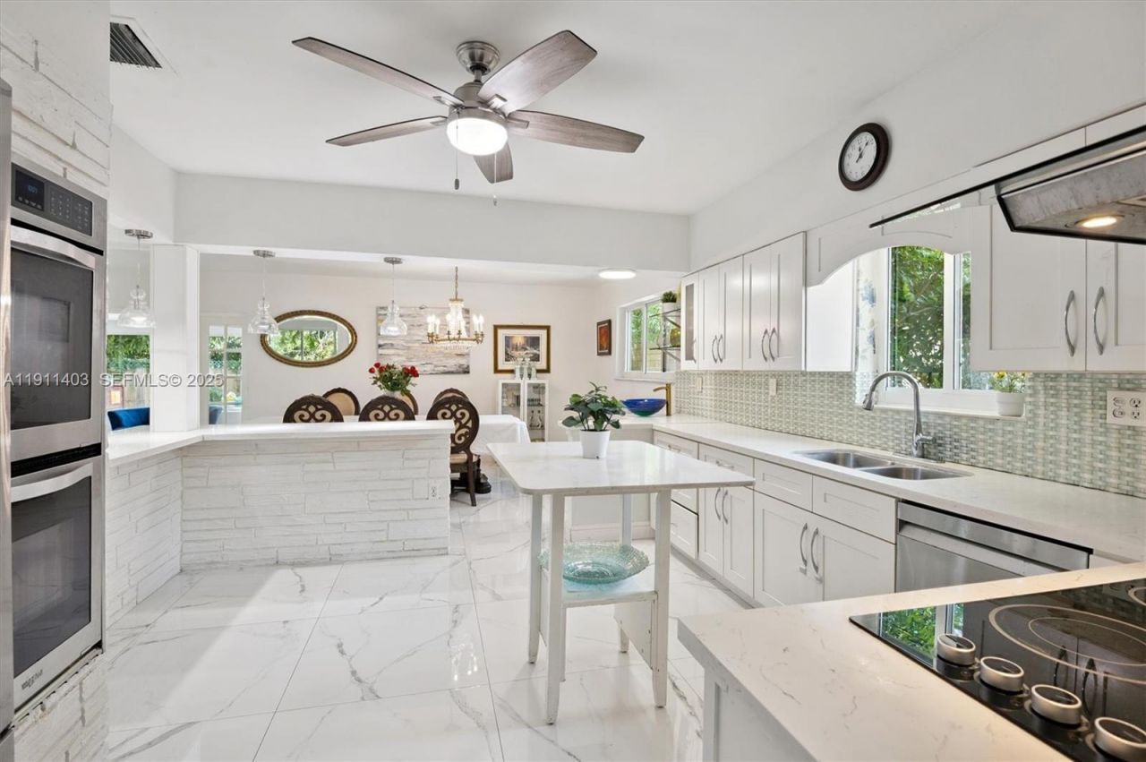 630 NE 175th St, Miami, FL 33162 Photo