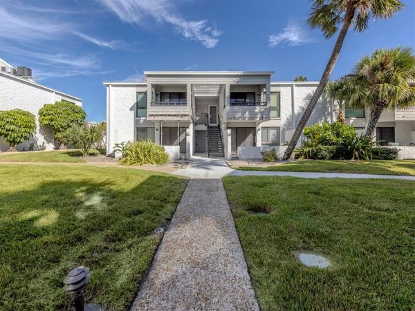 1555 TARPON CENTER DRIVE, Unit 140, VENICE, FL 34285