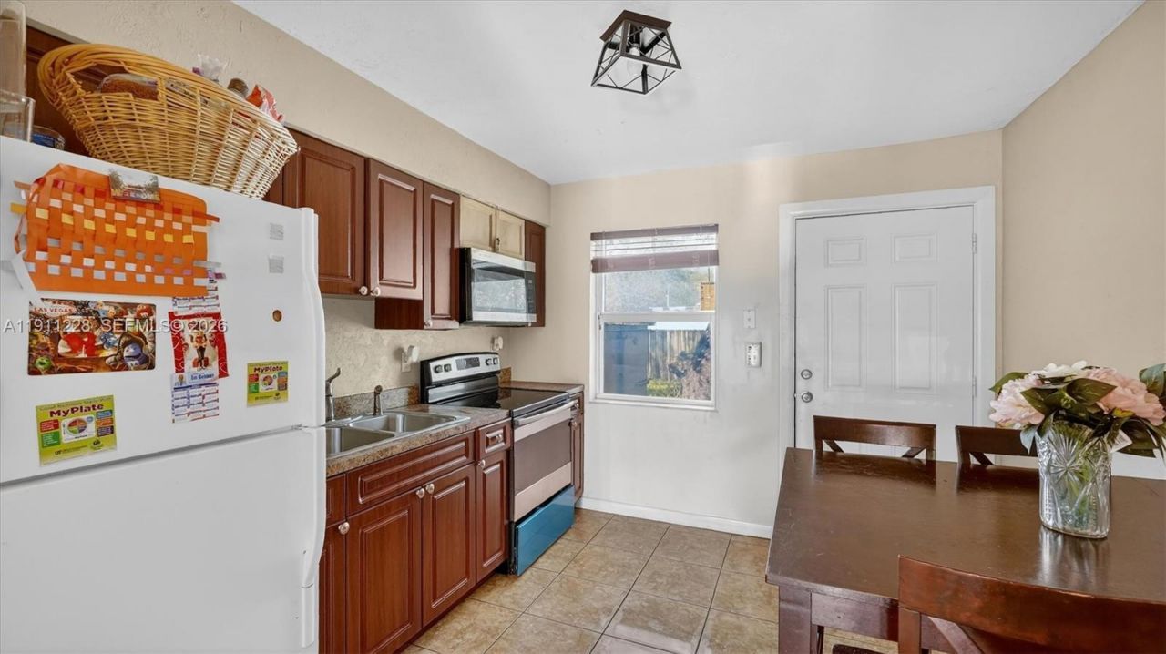 2835 NW 168th Ter, Miami Gardens, FL 33056 Photo