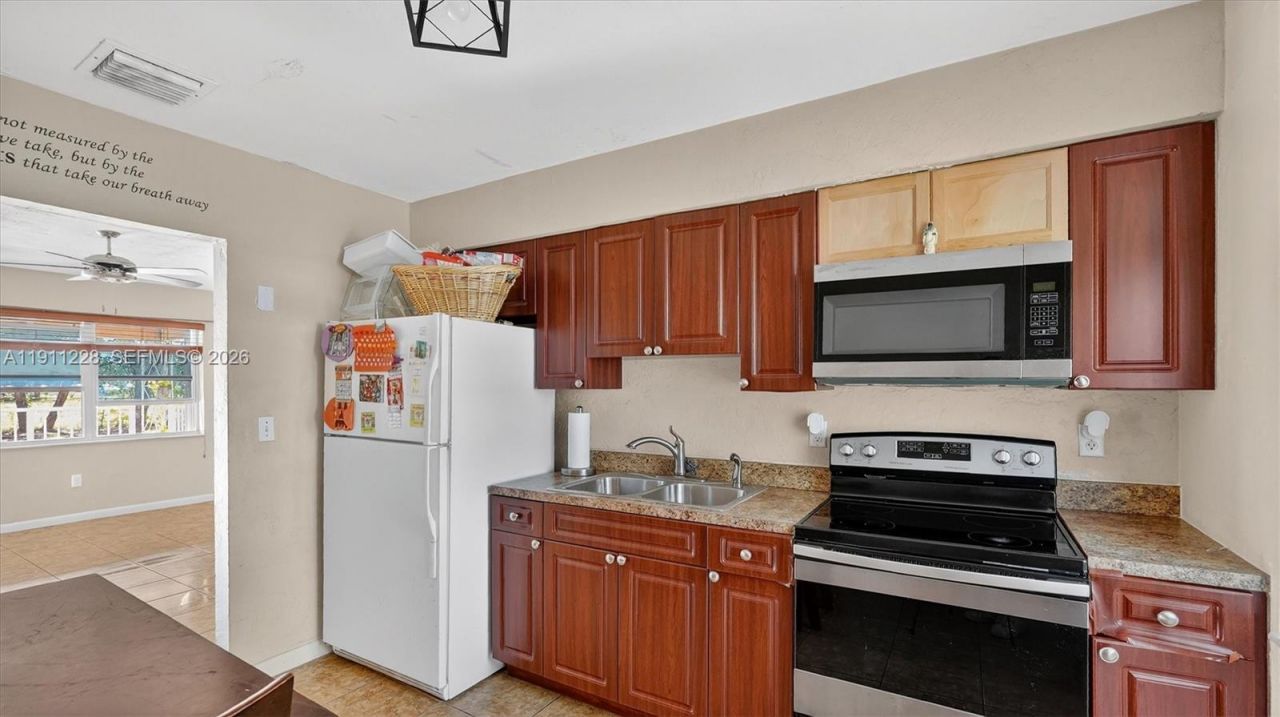 2835 NW 168th Ter, Miami Gardens, FL 33056 Photo