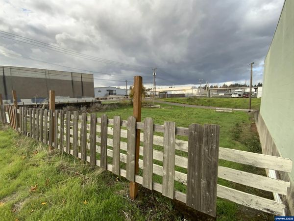 795 Edgewater St NW, Salem, OR 97304