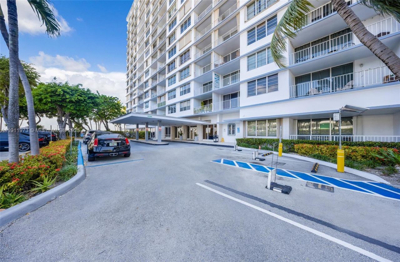 1865 79th St Cswy, Unit 14D, North Bay Village, FL 33141 Photo