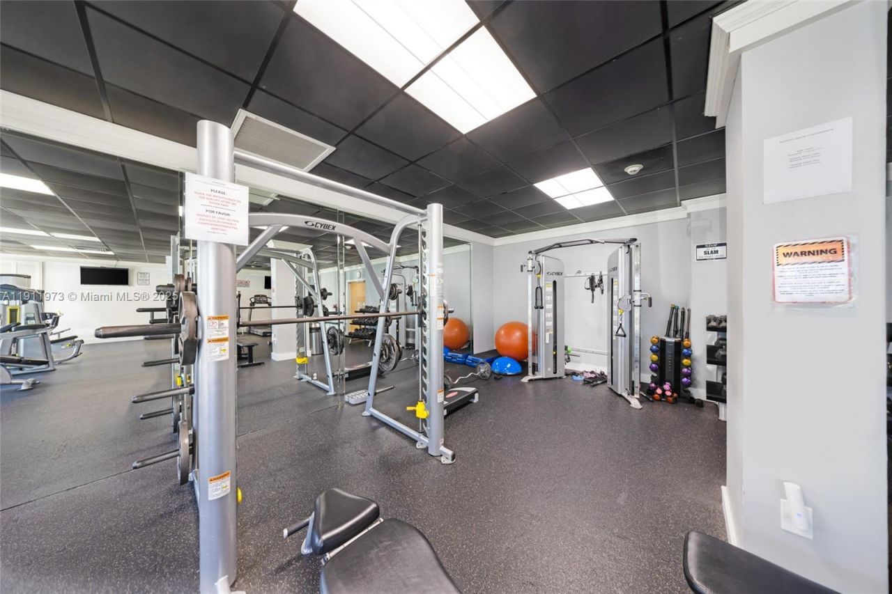 1865 79th St Cswy, Unit 14D, North Bay Village, FL 33141 Photo