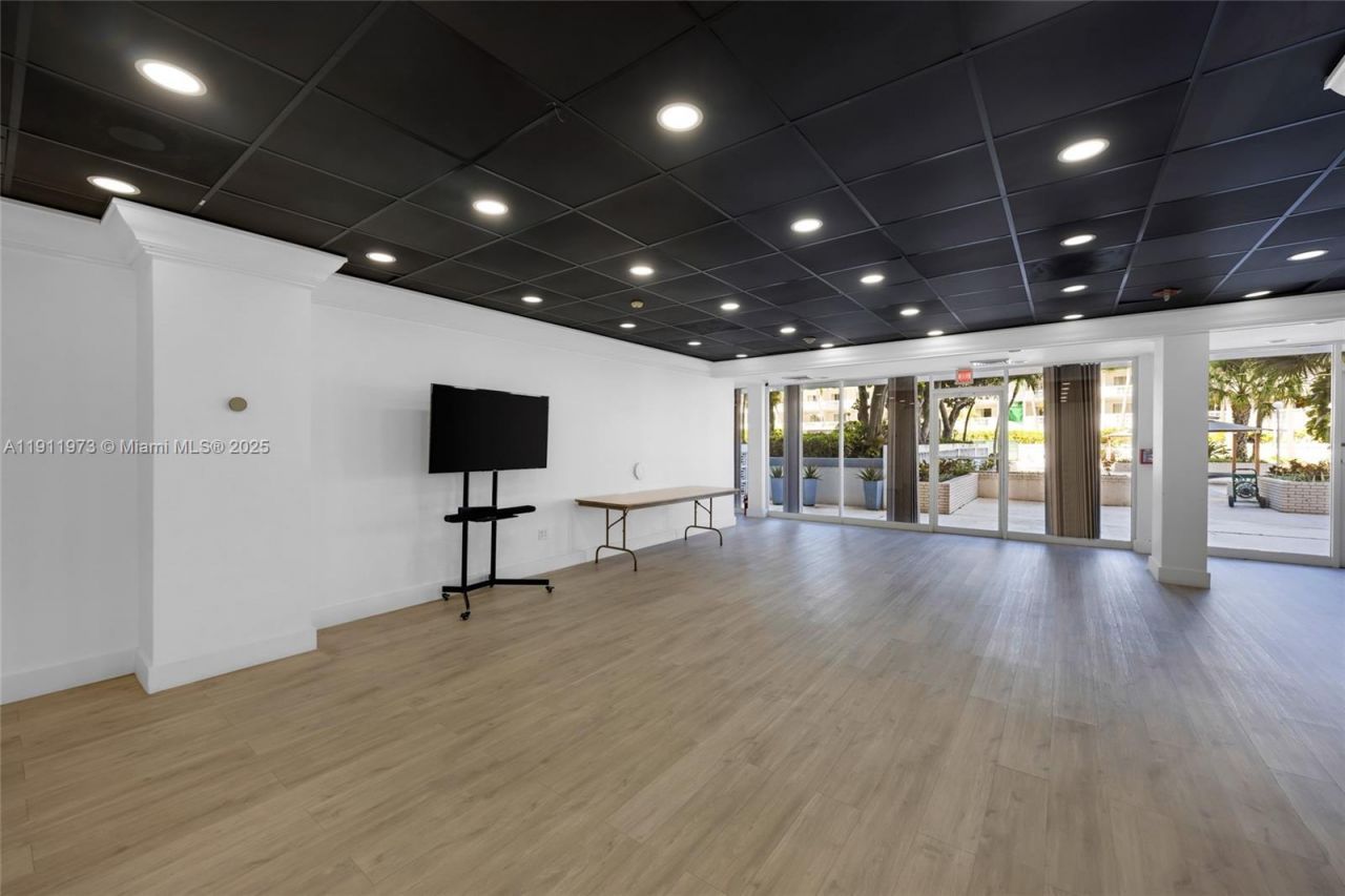 1865 79th St Cswy, Unit 14D, North Bay Village, FL 33141 Photo