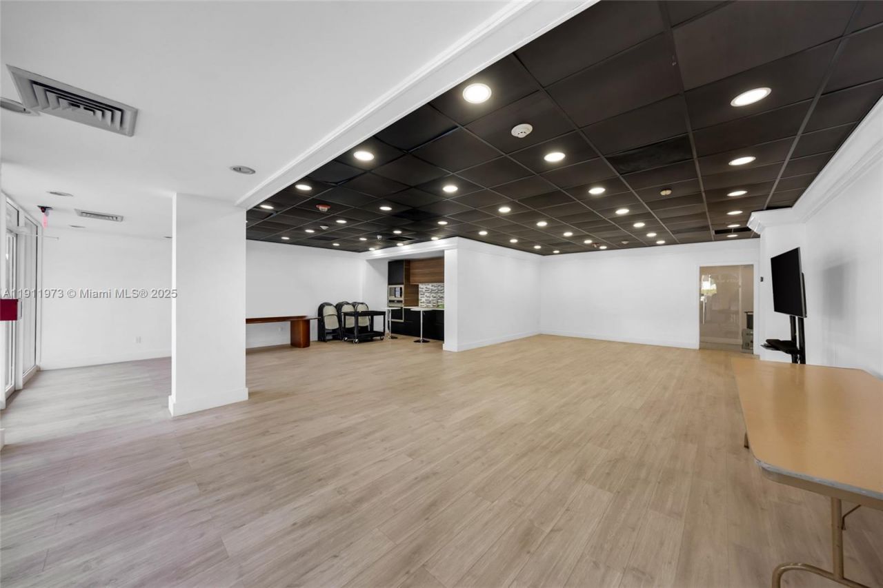 1865 79th St Cswy, Unit 14D, North Bay Village, FL 33141 Photo