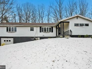 145 N WYLAM STREET, FRACKVILLE, PA 17931