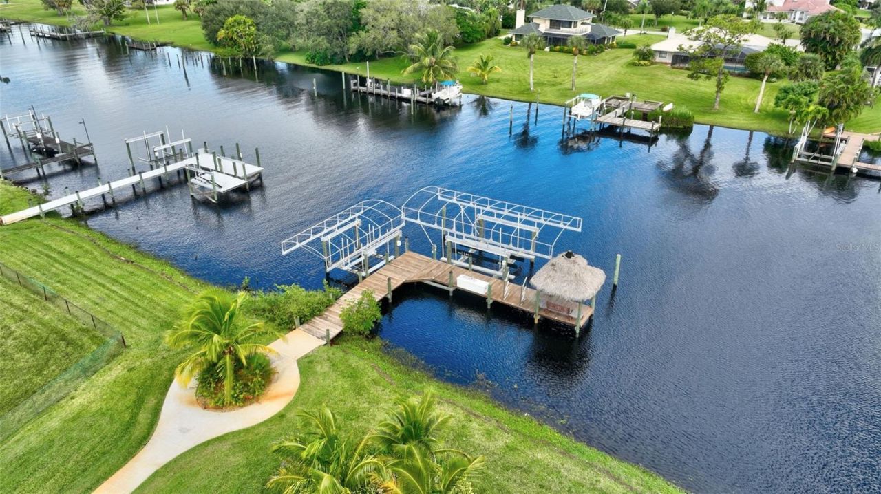 2461 SE North Lookout Boulevard, Port Saint Lucie, FL 34984 Photo