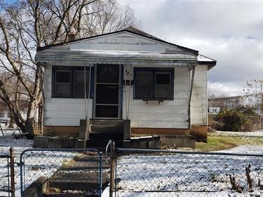 481 Harvey Avenue, Pontiac, MI 48341