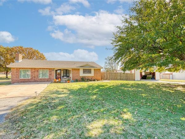 301 S 14th Street, Arapaho, OK 73620