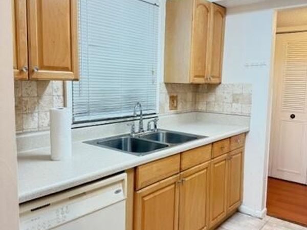 4 Golfs Edge, Unit E, West Palm Beach, FL 33417