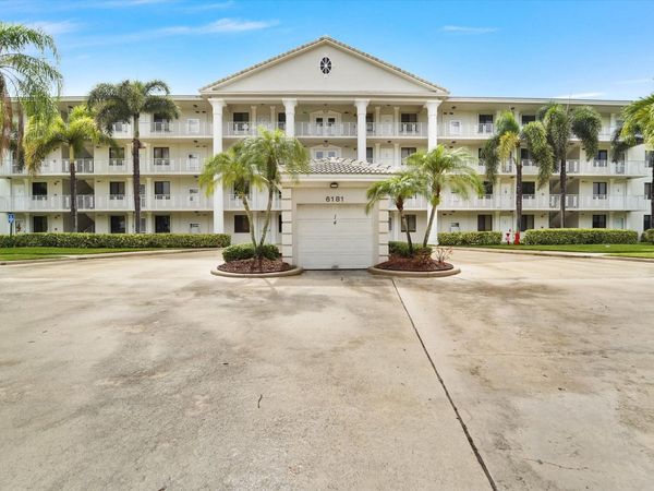 6181 Balboa Circle, Unit 303, Boca Raton, FL 33433