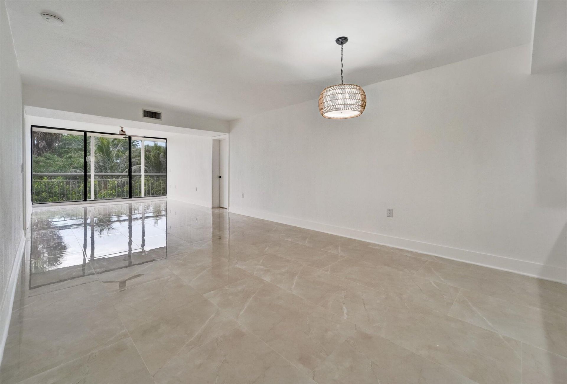 6181 Balboa Circle, Unit 303, Boca Raton, FL 33433 Photo