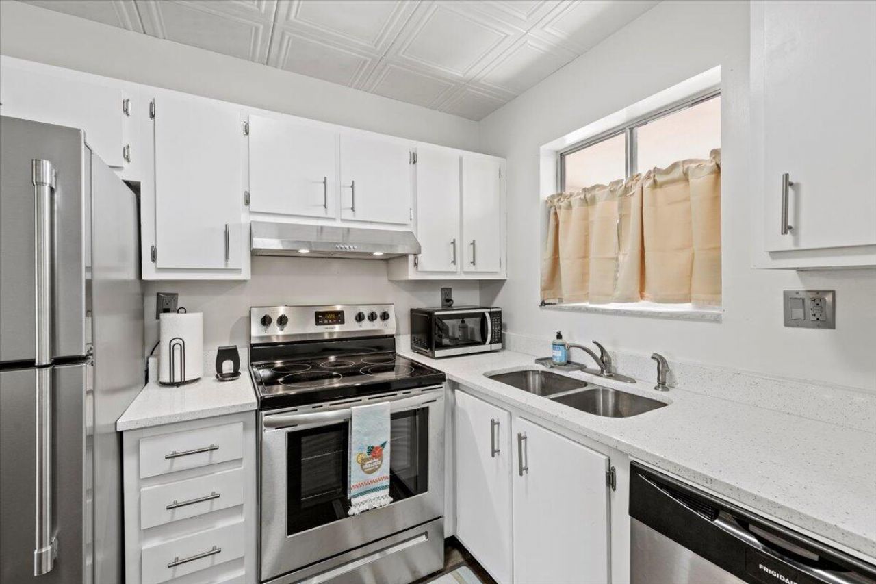 300 Waterway Drive S, Unit 308, Lantana, FL 33462 Photo