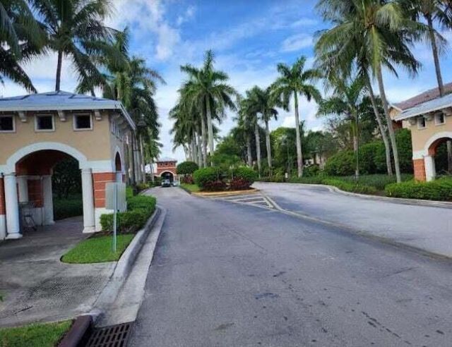 4159 N Haverhill Road, Unit 1307, West Palm Beach, FL 33417 Photo