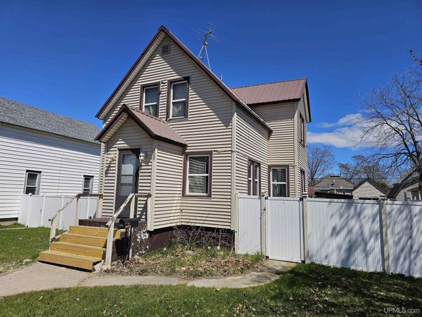 509 S 10th Street, Escanaba, MI 49829