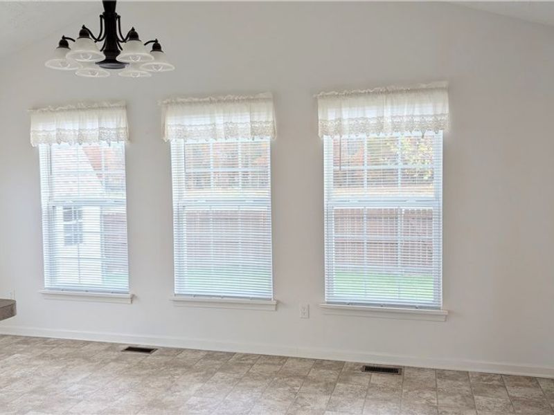 3768 Martins Run Drive, Lorain, OH 44053 Photo 14