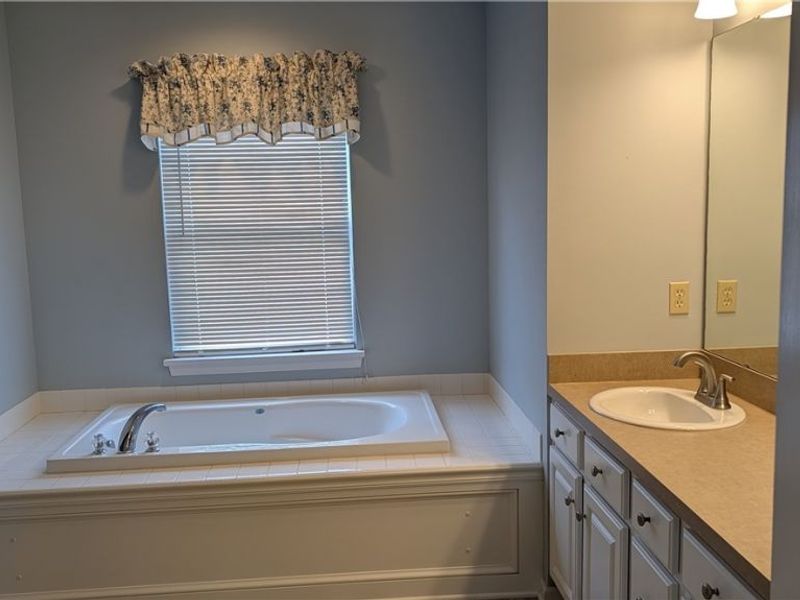 3768 Martins Run Drive, Lorain, OH 44053 Photo 28
