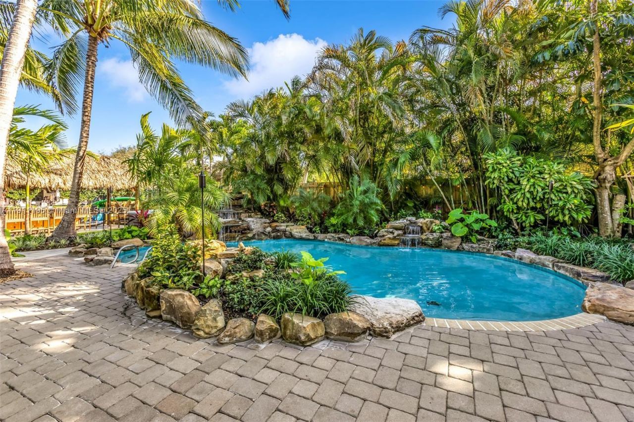 2004 NE 17th Way, Fort Lauderdale, FL 33305 Photo