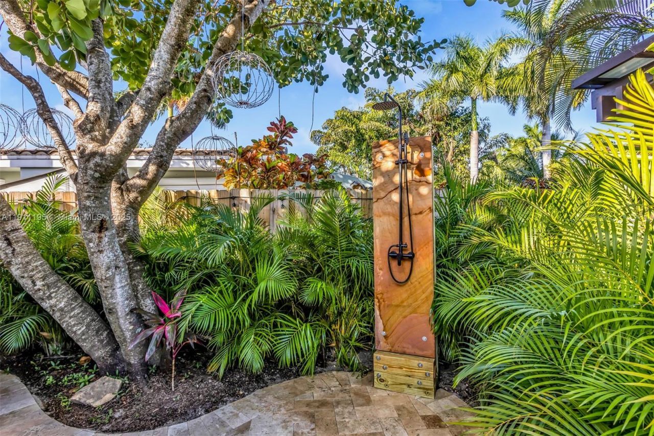 2004 NE 17th Way, Fort Lauderdale, FL 33305 Photo