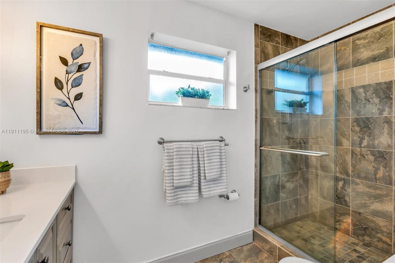 2004 NE 17th Way, Fort Lauderdale, FL 33305 Photo