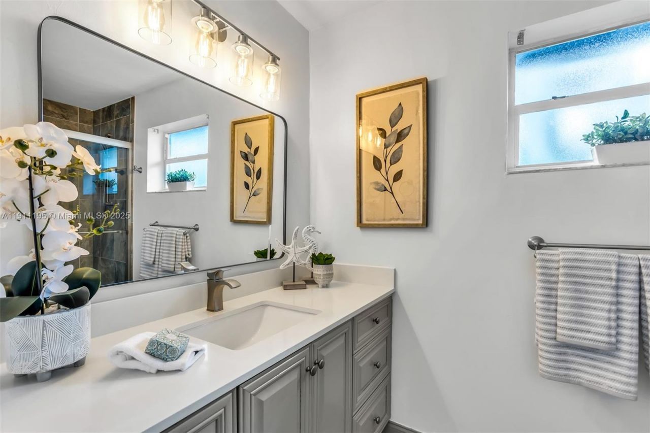 2004 NE 17th Way, Fort Lauderdale, FL 33305 Photo