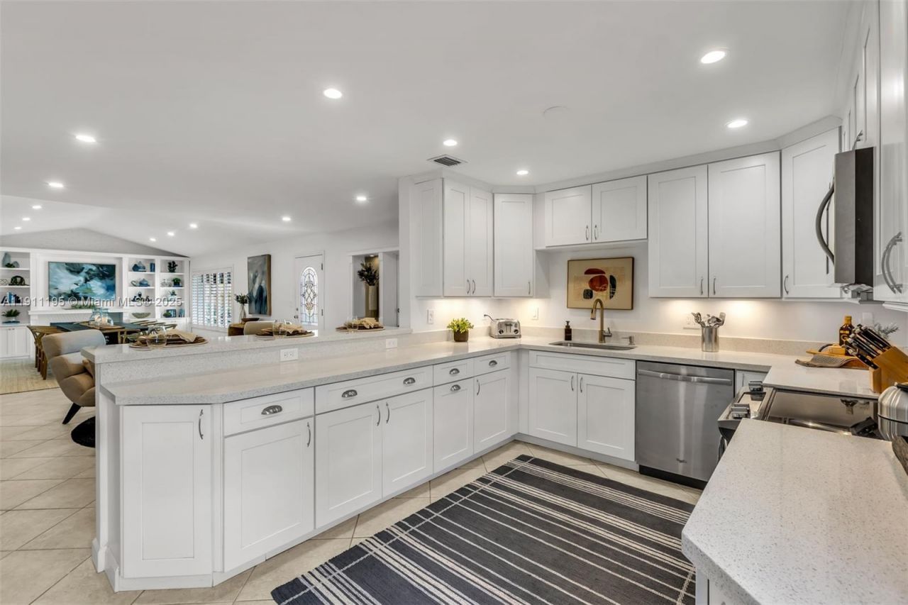 2004 NE 17th Way, Fort Lauderdale, FL 33305 Photo