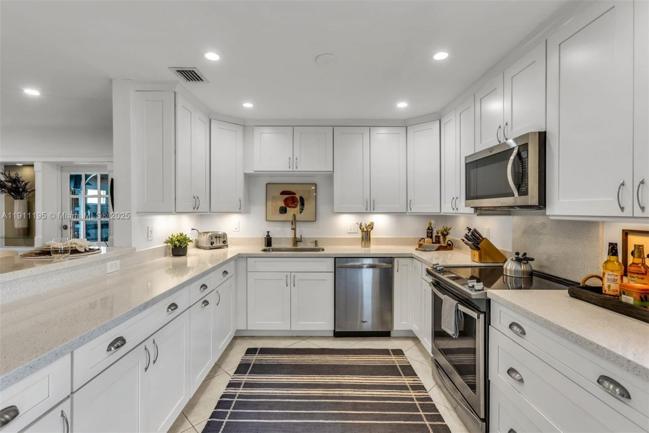 2004 NE 17th Way, Fort Lauderdale, FL 33305 Photo