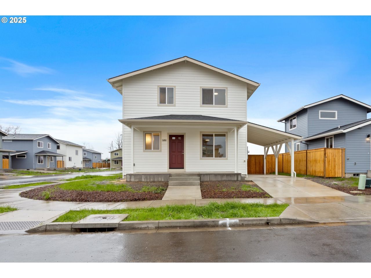 670 St Charles St, Eugene, OR 97402 Main Photo