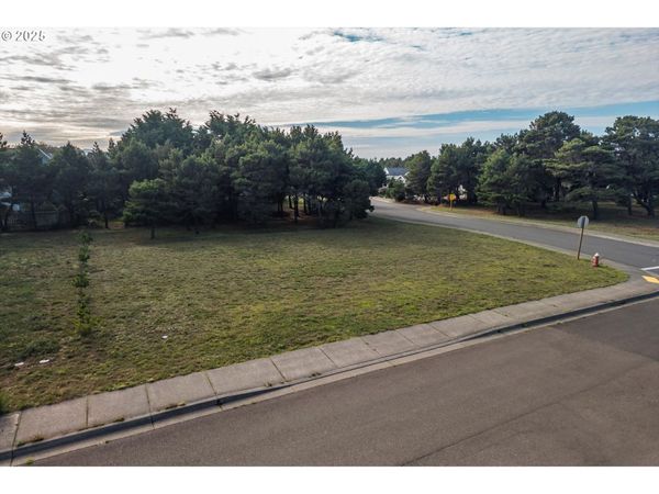 2847 SPINNAKER SW DR, Bandon, OR 97411