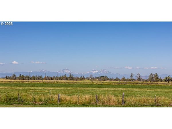 Parrish LN, Powell Butte, OR 97753