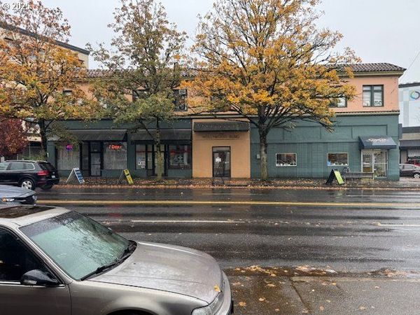 4047 NE BROADWAY ST, Portland, OR 97232