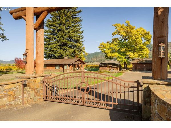 8690 LOOKINGGLASS RD, Roseburg, OR 97471