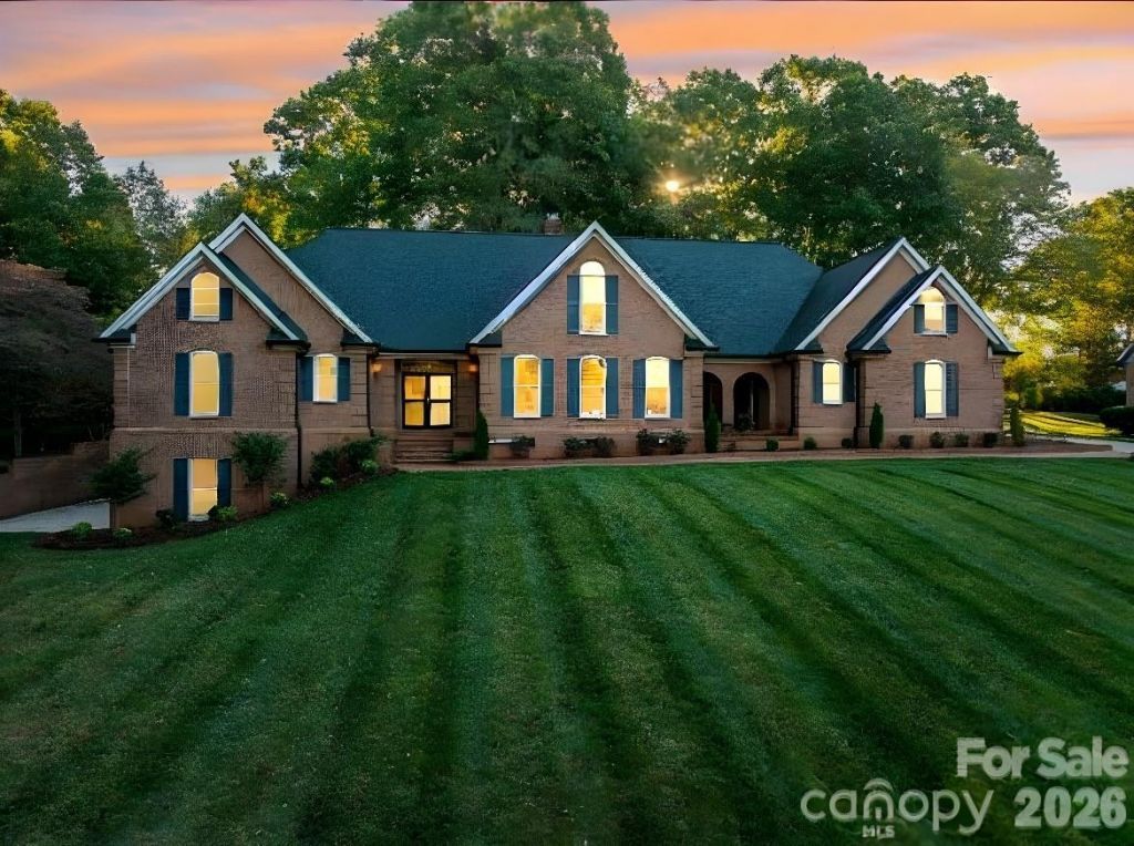 208 Hollow Road, Lincolnton, NC 28092 Main Photo