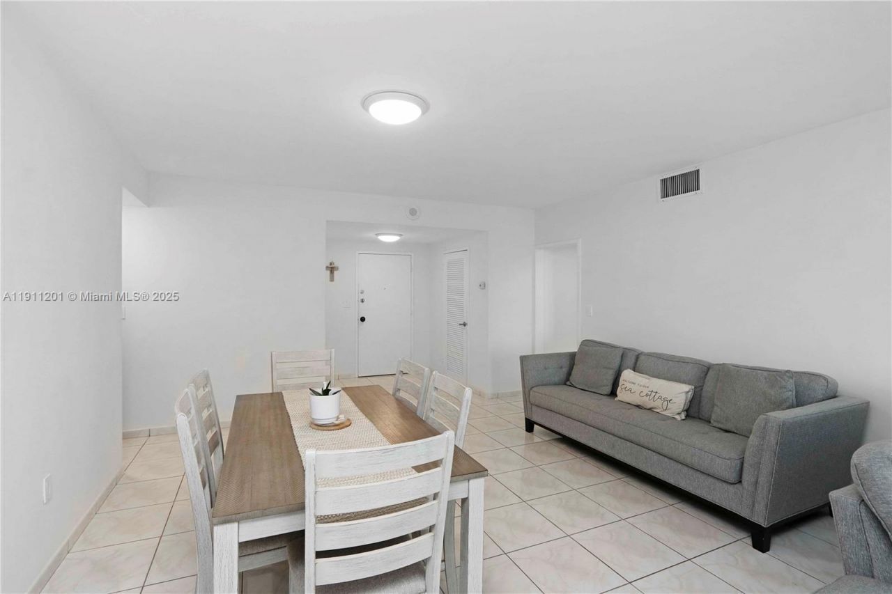 5825 Collins Ave, Unit 11E, Miami Beach, FL 33140 Photo