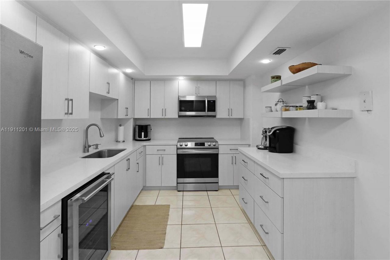 5825 Collins Ave, Unit 11E, Miami Beach, FL 33140 Photo