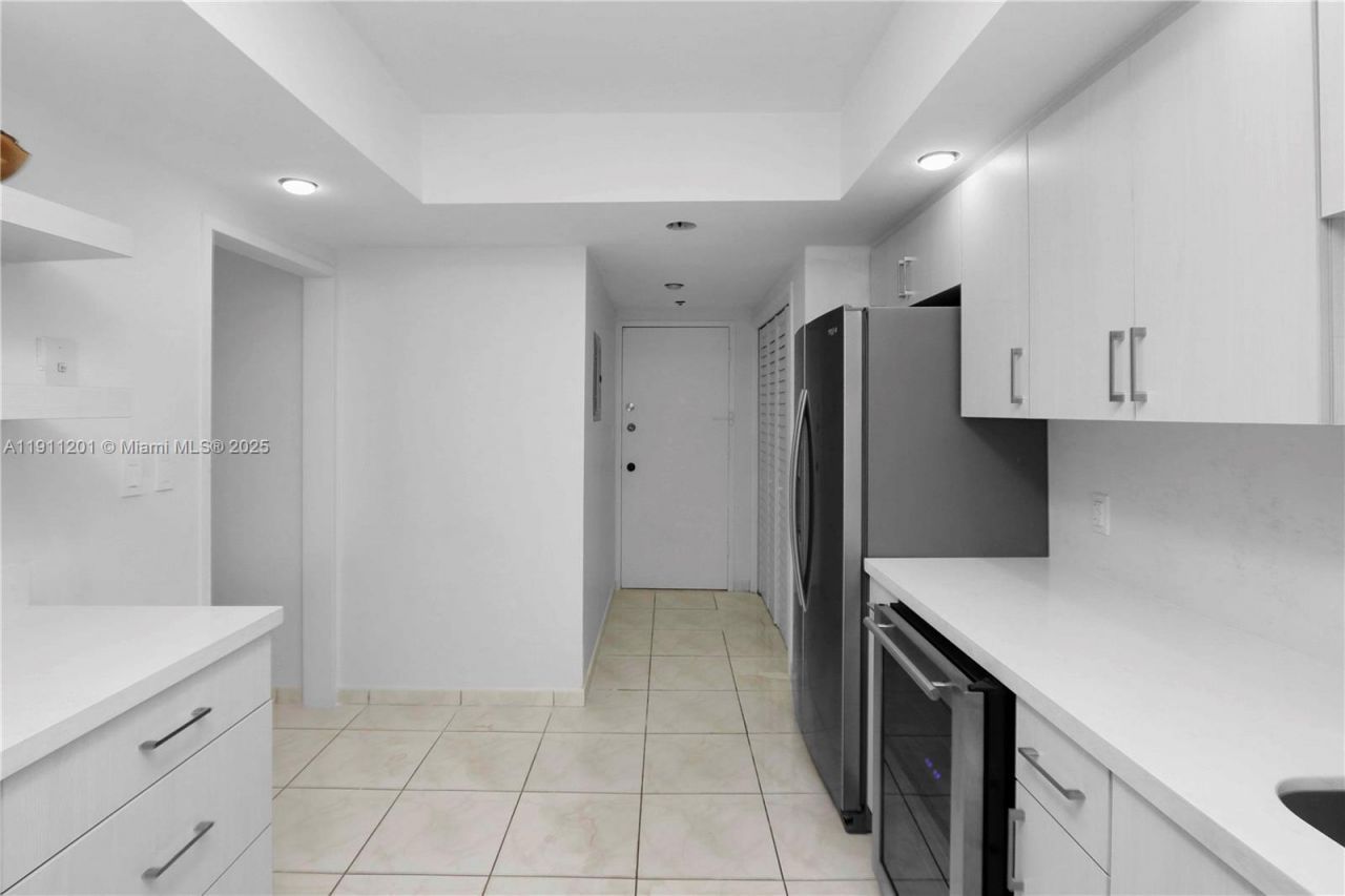 5825 Collins Ave, Unit 11E, Miami Beach, FL 33140 Photo