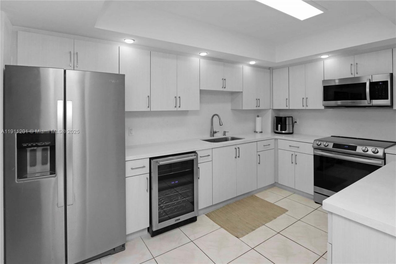 5825 Collins Ave, Unit 11E, Miami Beach, FL 33140 Photo