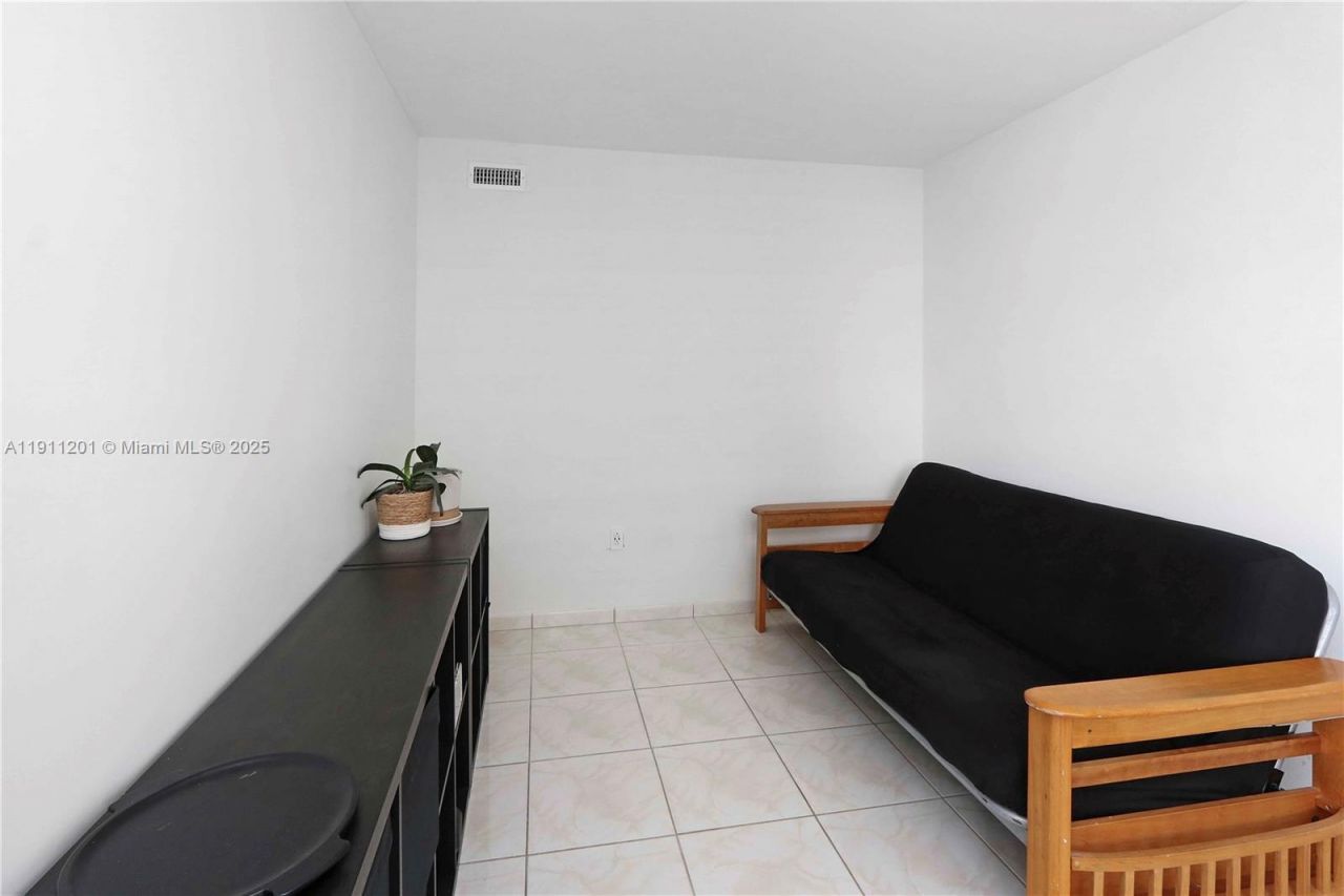 5825 Collins Ave, Unit 11E, Miami Beach, FL 33140 Photo