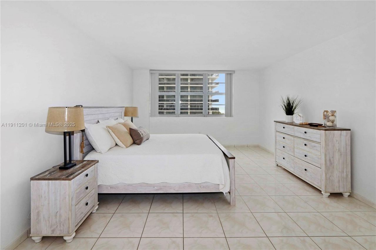 5825 Collins Ave, Unit 11E, Miami Beach, FL 33140 Photo