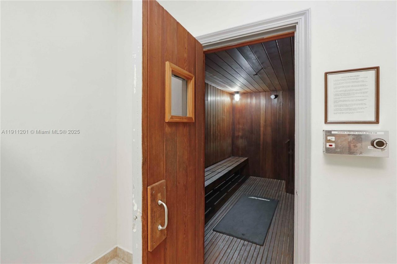 5825 Collins Ave, Unit 11E, Miami Beach, FL 33140 Photo